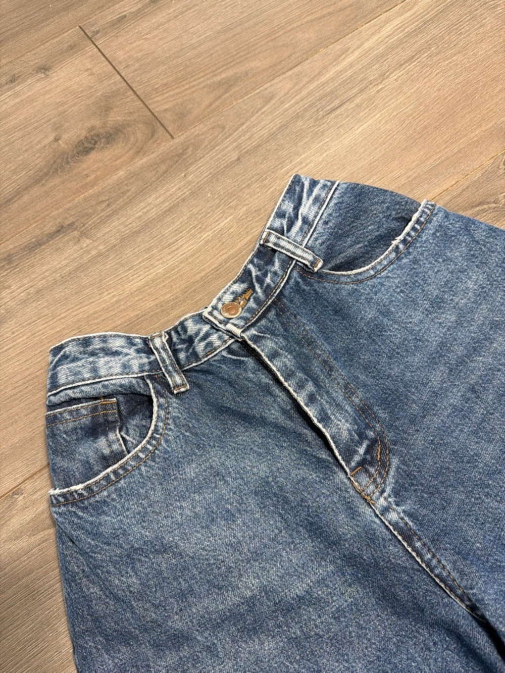 Classic Wide-Straight Leg Blue Jeans- - Picture 3 of 5